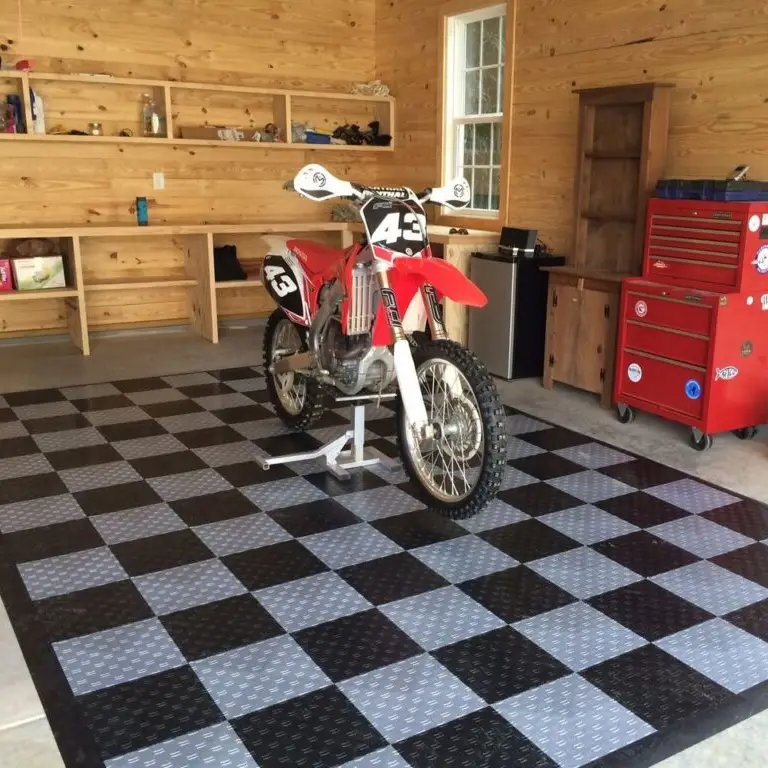 Flake finish epoxy garage flooring